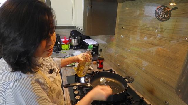 This Pad Gra Prow or Garlic Chili Holy Basil Stir Fry will blow your tastebuds away! смотреть онлайн