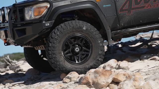 THE RETURN TO OFF-ROAD, 79 series re-build put to the test смотреть онлайн