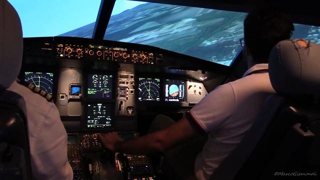 Can a FLIGHT SIMMER LAND an AIRBUS A320? • PILOTA VIRTUALE può far ATTERRARE un AIRBUS A320? смотреть онлайн