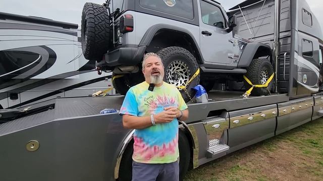MEET THE MAYOR OF MARGARITAVILLE; HIS AWESOME HDT RV HAULER VOLVO VNL780, JEEP & GRAND DESIGNS RV смотреть онлайн