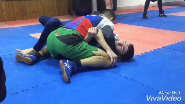 Борьба. Отработки контроля в партере и переходы по позициям. ММА Геленджик смотреть онлайн