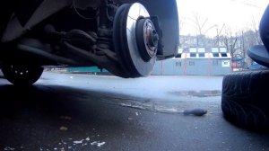 Меняю передние колодки на своей машине ниссан альмера G 15