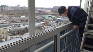 Как безопасно и качественно мыть лоджии (балконы) с раздвижными рамами