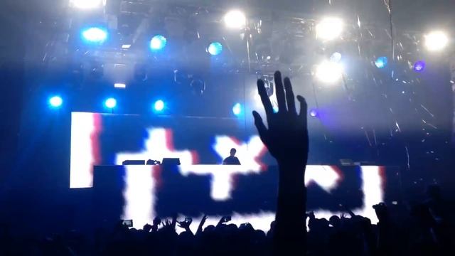 Martin Garrix - Bouncy Bob Live @ Kuala Lumpur смотреть онлайн