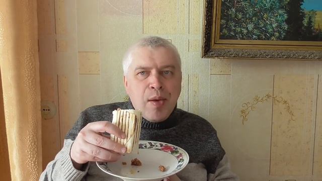 16 апреля 2021 год, человек кушает шаурму смотреть онлайн