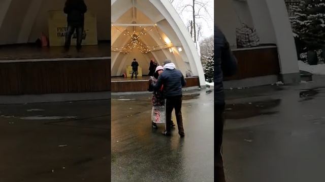 Девушка мечты Танцы в парке Горького Харьков Февраль 2022 смотреть онлайн