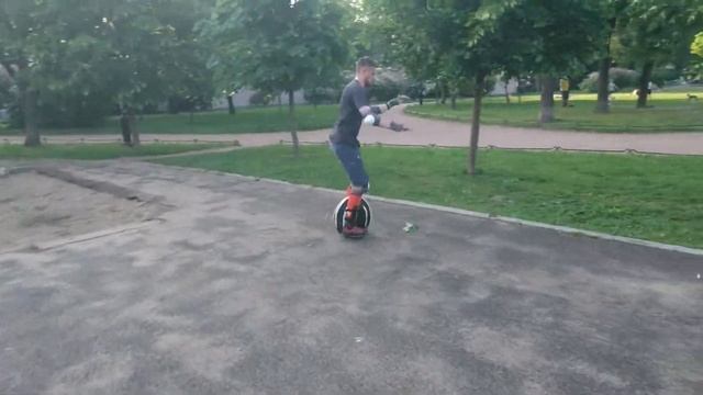 Обучение езде на моноколесе смотреть онлайн