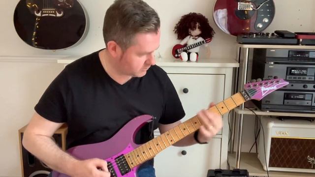 Ibanez RG 550 Purple Neon Guitar - What’s That Guitar Behind You James? смотреть онлайн