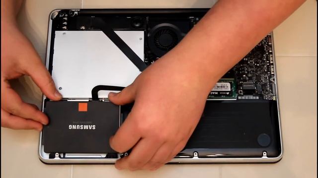 MacBook Pro | Samsung 840 Pro SSD & Data Doubler  смотреть онлайн