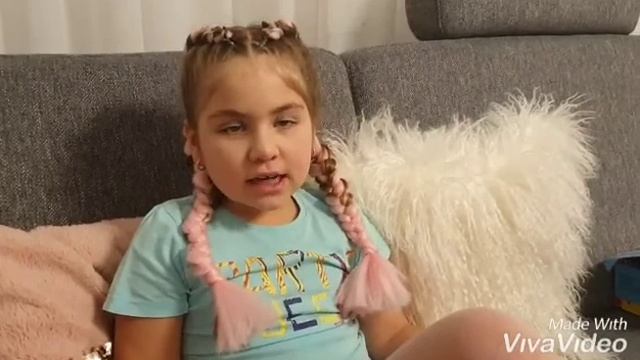 Раз ладошка, два ладошка я пока что не звезда.Поёт девочка из Германии , говорит на трёх языках. смотреть онлайн