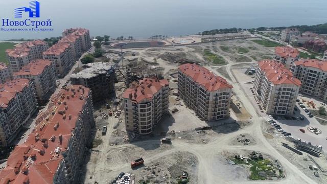 ЖК Черноморский-2 || Обзор комплекса с квадрокоптера 5 Мая || Новостройки Геленджика смотреть онлайн