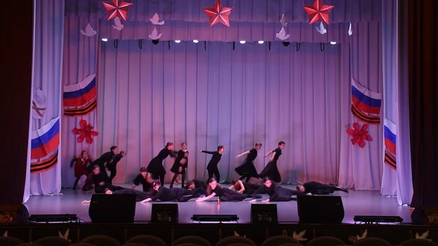 Танцевальный коллектив "Всплеск" - "В поле спят мотыльки..." смотреть онлайн