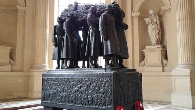 Napoleon's tomb at Les Invalides, Paris смотреть онлайн