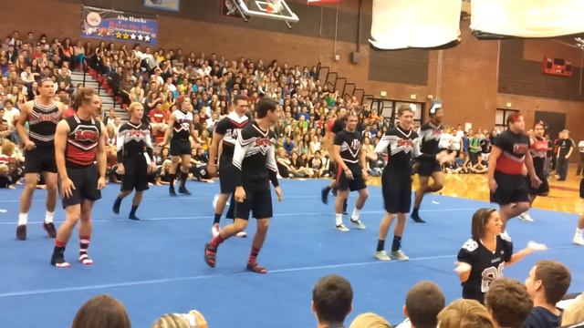 Alta High School Cheerleader & Football Player Homecoming Performance смотреть онлайн