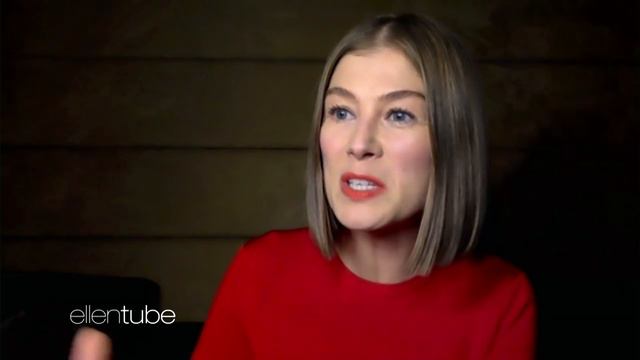 Rosamund Pike Had Afternoon Tea Breaks While Filming 'I Care a Lot' in London смотреть онлайн