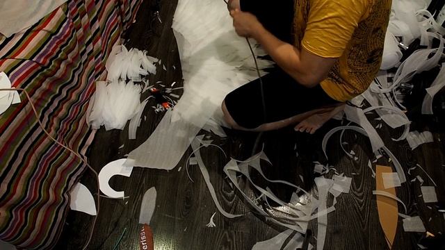 Простой способ крафта крыльев из подложки для ламината смотреть онлайн