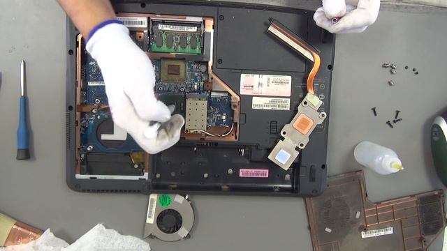 Замена термопасты на Emachines E510 смотреть онлайн