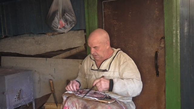 Как сделать сыромятные ремни Урок 2 Нарезка нужной толщины и размера смотреть онлайн