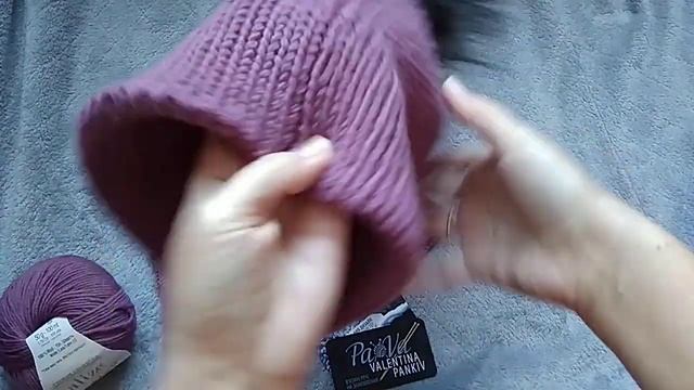 Стильный вязаный комплект на зиму "Розовый иней": двойная шапка-бини и снуд-"юбочка" смотреть онлайн