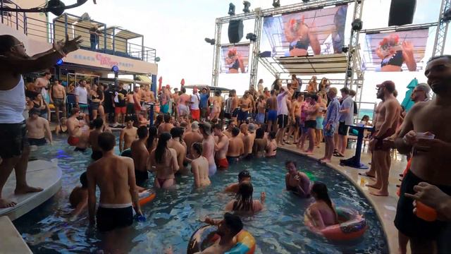 Spring Break Cancun 2022- Coco Bongo Day Party смотреть онлайн