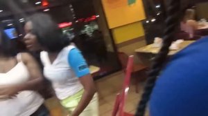 ЖЕНСКАЯ ДРАКА В КАФЕ