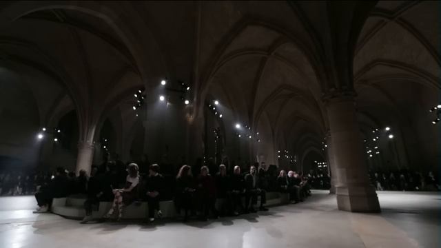 Alexander McQueen | Fall Winter 2015/2016 Full Fashion Show | Exclusive смотреть онлайн