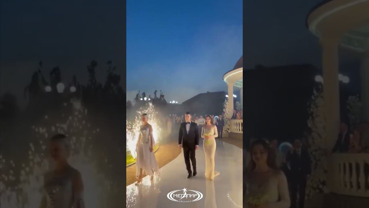 дорожка из фонтанов #short #shorts #fireworks смотреть онлайн