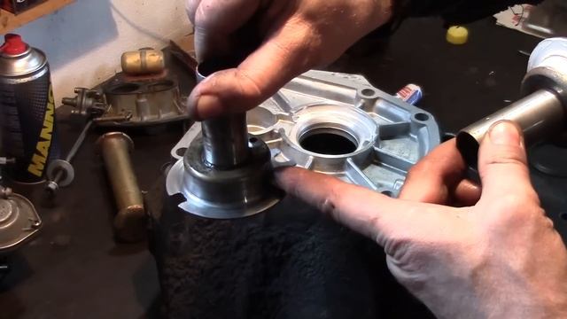 Lada Niva замена сальника на коробке передач ВАЗ 2101- 07.замена трансмиссионного масла смотреть онлайн