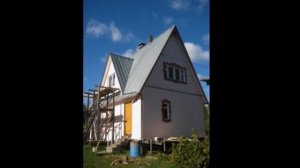 Красивые наличники и ветровые доски.