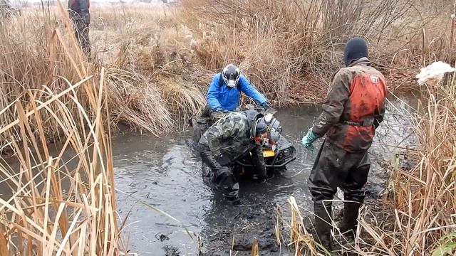КВАДРОЦИКЛЫ и ЭНДУРО МОТОЦИКЛ в ЖУТКОМ БОЛОТЕ !!! смотреть онлайн
