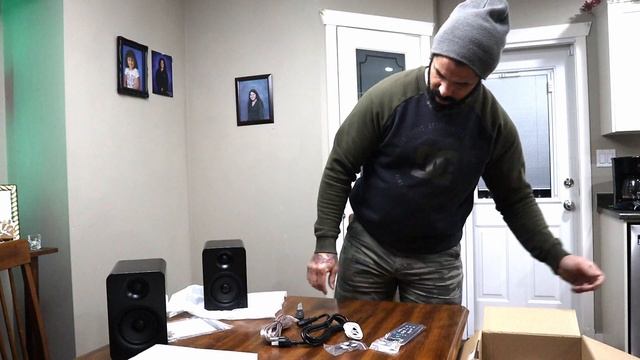Unboxing BRAND new Kanto YU4 speakers смотреть онлайн