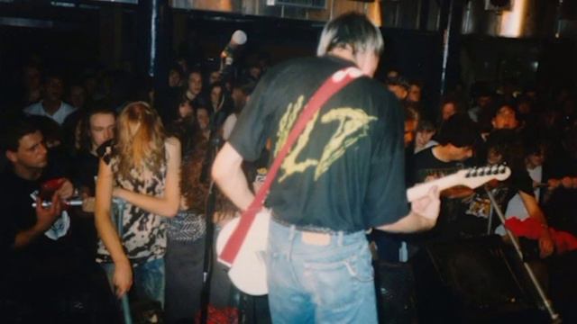 Nirvana - Verse Chorus Verse (Live, 11/25/1990) смотреть онлайн