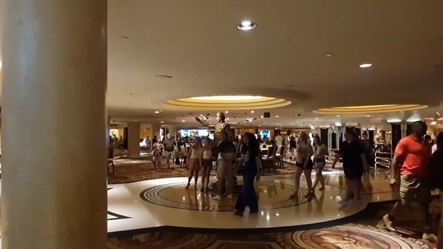 A Walkthrough & Memories Of...Caesars Palace Hotel & Casino Las Vegas (August 2019) смотреть онлайн