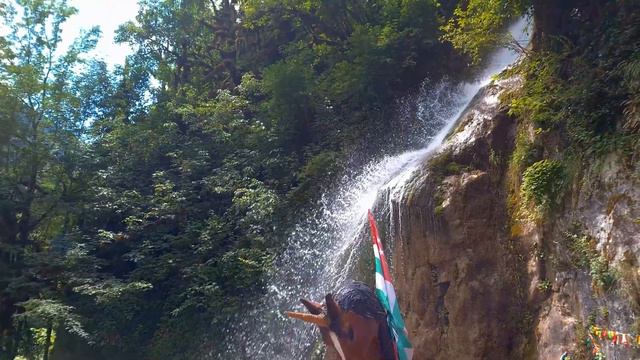 Море. Абхазия. Пицунда - Кошка в Кедах 👟 смотреть онлайн