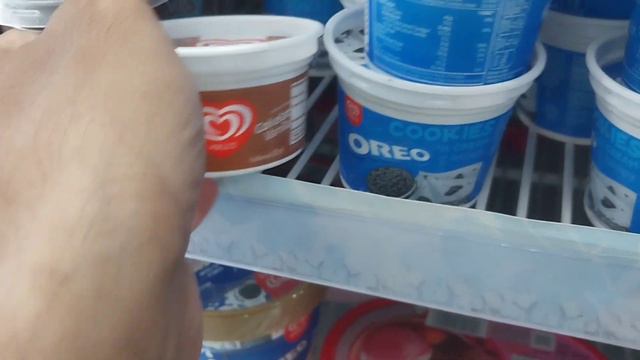 Hunting Eskrim Mawar,Eskrim Magnum Almond Coklat,Eskrim Cornetto,Eskrim Oreo,Eskrim SilverQueen смотреть онлайн