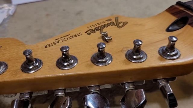 Fender Stratocaster American Standard Vs Fender Stratocaster American Traditional смотреть онлайн