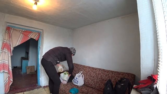 ИСПУГАЛАСЬ! Где ЖУК? Мой первый одиночный поход в деревню, Дом у реки смотреть онлайн