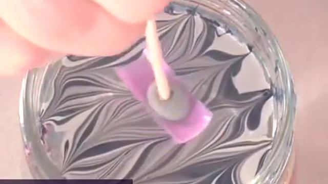 Дизайн ногтей с помощью лаков и воды смотреть онлайн