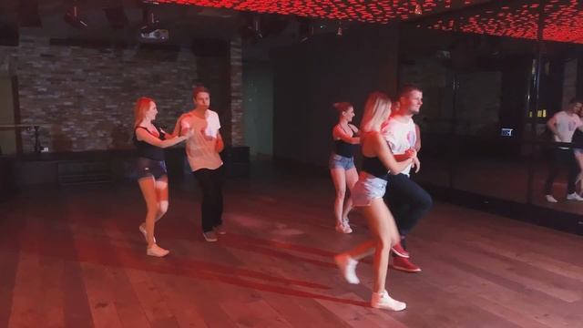 Salsa kubańska w parach - ¡Qué Calor! смотреть онлайн