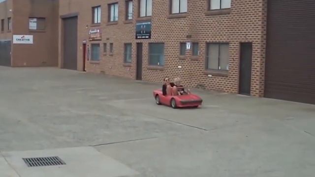 Самые маленькие автомобили в мире смотреть онлайн