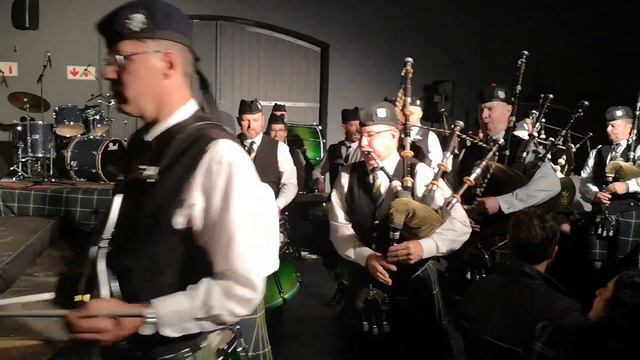 AULD LANG SYNE смотреть онлайн