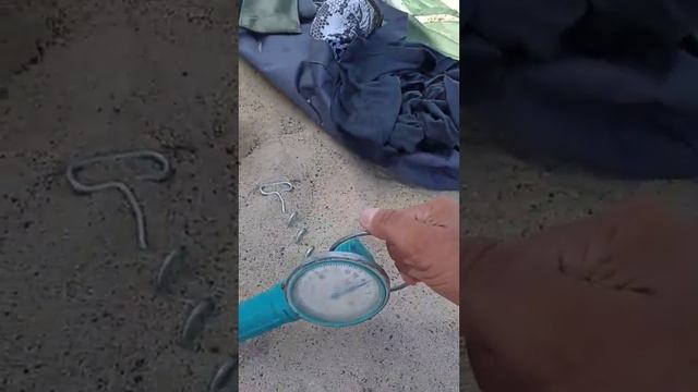 Сравнение на песке винтовых и прямых колышков для палатки смотреть онлайн