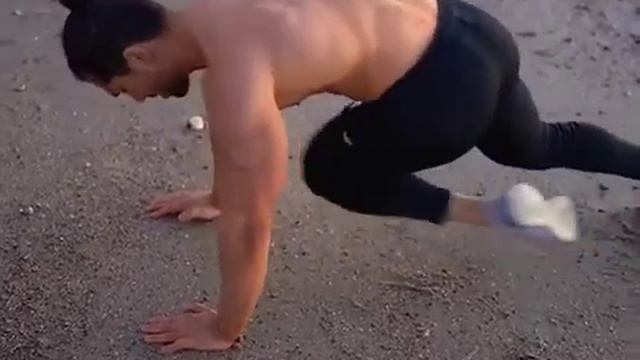 Тренировка пресса с собственным весом. Такое упражнение можно делать и дома