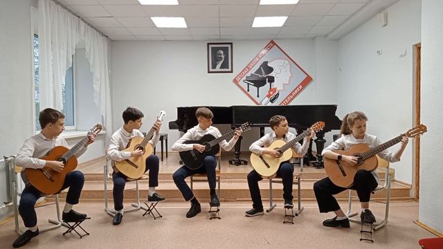 Смуглянка, А. Новиков, аранжировка Е. Климова. Ансамбль гитаристов Кругосвет. смотреть онлайн