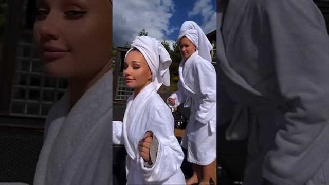 Девочки танцуют в халате ШОК #shortsvideo смотреть онлайн