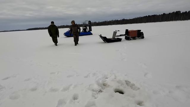 УДОЧКУ ВЫБИВАЕТ! ВОТ ЭТО РЫБАЛКА! ЯКУТИЯ ОТДЫХАЕТ!!! ЛОВЛЯ КРУПНОГО ОКУНЯ НА МОРМЫШКУ смотреть онлайн