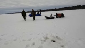 УДОЧКУ ВЫБИВАЕТ! ВОТ ЭТО РЫБАЛКА! ЯКУТИЯ ОТДЫХАЕТ!!! ЛОВЛЯ КРУПНОГО ОКУНЯ НА МОРМЫШКУ