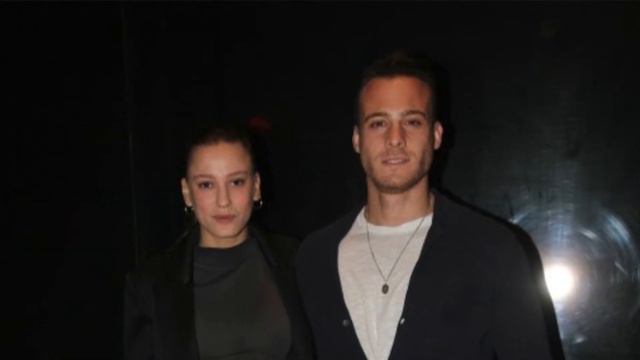 Hande Erçel was very angry when the tabloids asked about Kerem Bürsin and Serenay Sarıkaya смотреть онлайн