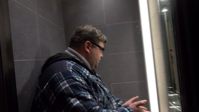 ЗОЛОТОЙ УНИТАЗ Януковича ОТДЫХАЕТ рулит платиновый унитаз смотреть онлайн