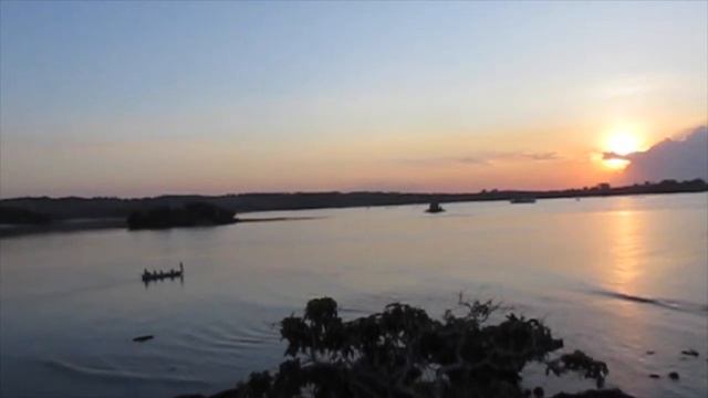 Удаленные сотрудники наблюдают Закат. Розовый пляж Индонезия, о Ломбок! смотреть онлайн